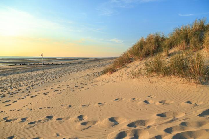 Cottage Proche Du Bord De Mer Et Au Coeur Des Dunes Merlimont Plage Exteriör bild